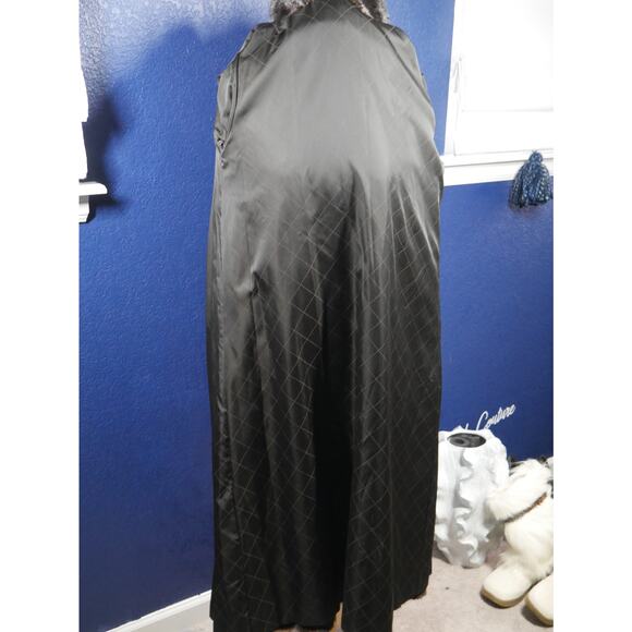 Beautiful Full Length Mink Fur Coat Jacket - Picture 5 of 6